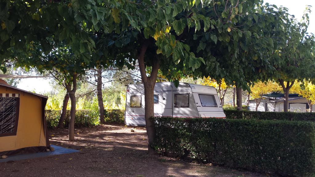 Montsant Park Camping & Bungalow Ulldemolins Ngoại thất bức ảnh