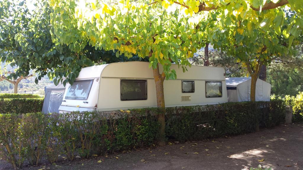 Montsant Park Camping & Bungalow Ulldemolins Ngoại thất bức ảnh