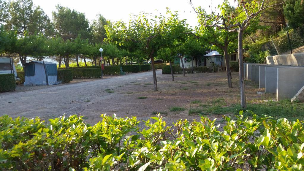 Montsant Park Camping & Bungalow Ulldemolins Ngoại thất bức ảnh
